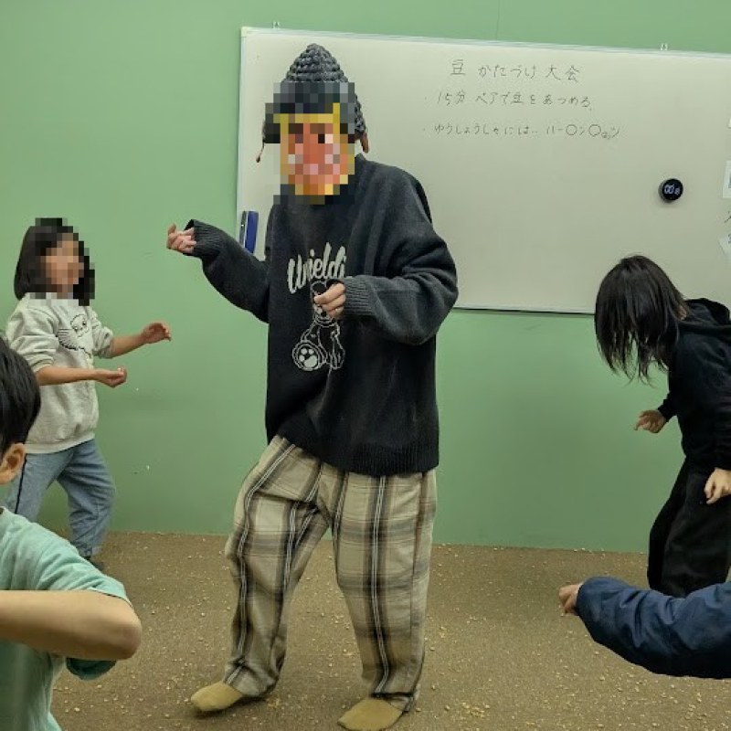 節分の豆まきで鬼役を演じる活動