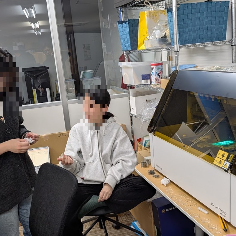 3Dプリンタで作品を制作する様子